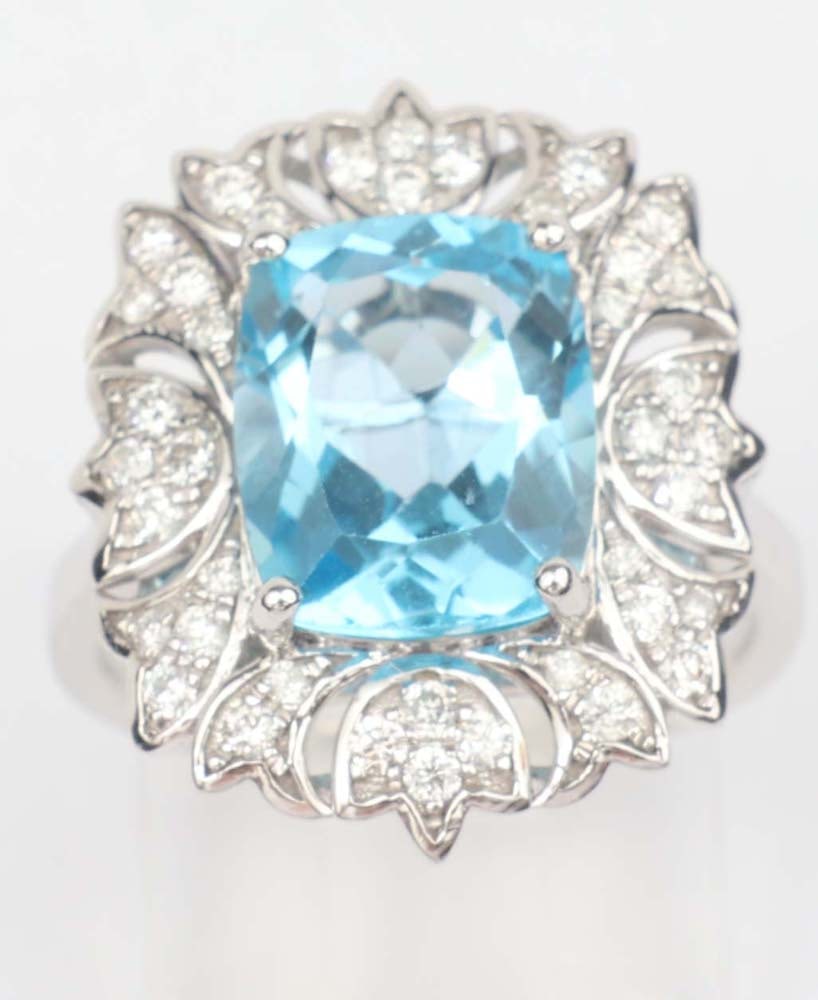 14K WHITE GOLD BLUE TOPAZ & DIAMOND RING: K White gold Blue Topaz and Diamond ring. Gemstones: Diamond and Blue Topaz 43 round diamonds .43 ct. G Color-Vs Clarity 1 cushion cut Blue topaz 5.03 ct. Size 6.5 Weight: 5.3 grams plus gem weight. O