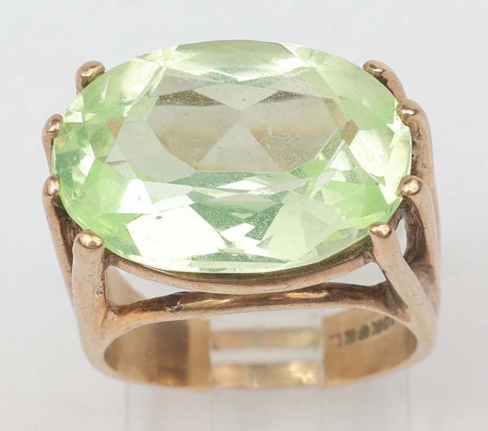 10K SPLIT SHANK SYNTHETIC PERIDOT RING