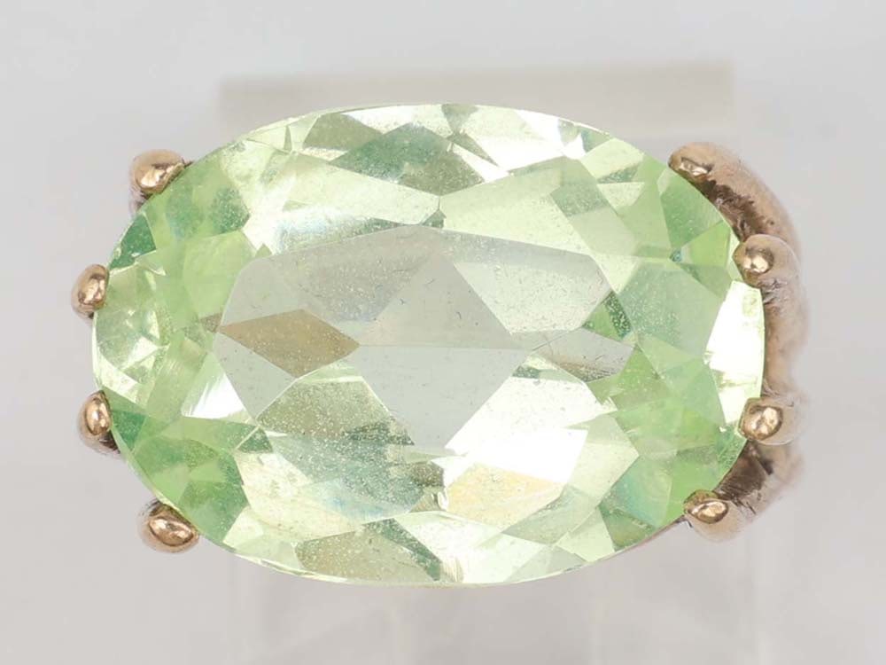 10K SPLIT SHANK SYNTHETIC PERIDOT RING - 2