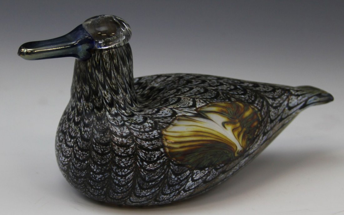 IITTALA OIVA TOIKKA ART GLASS BIRD FINLAND: IITTALA OIVA TOIKKA ART GLASS BIRD FINLAND Art glass bird by Oiva Toikka for Iittala Finland. Signed by artist, and marked with Iittala logo. Size: 8 x 5 x 4.25"