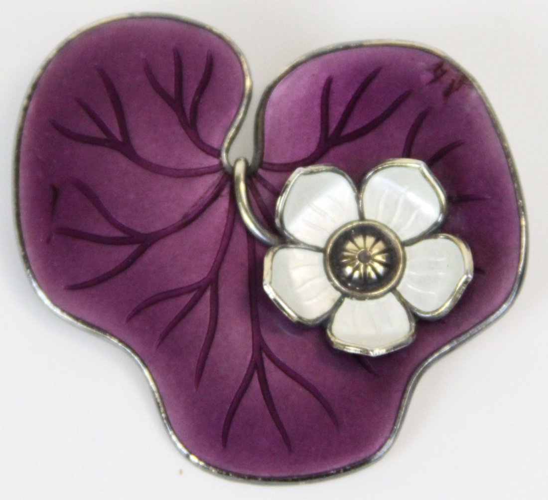 DAVID ANDERSEN NORWEGIAN STERLING LILY PAD PIN: DAVID ANDERSEN NORWEGIAN STERLING LILY PAD PIN Purple enamel lily pad pin with white flower, by David Andersen, Norwegian silversmith. Weight: 20.3g Size: 1.5"