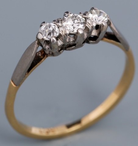 18K YELLOW GOLD THREE STONE DIAMOND RING: 18K YELLOW GOLD THREE STONE DIAMOND RING Three diamonds set in a past, present, future style 18K yellow gold setting with approximately .33 ct total weight. Weight: 1.8 g Size: 5.75