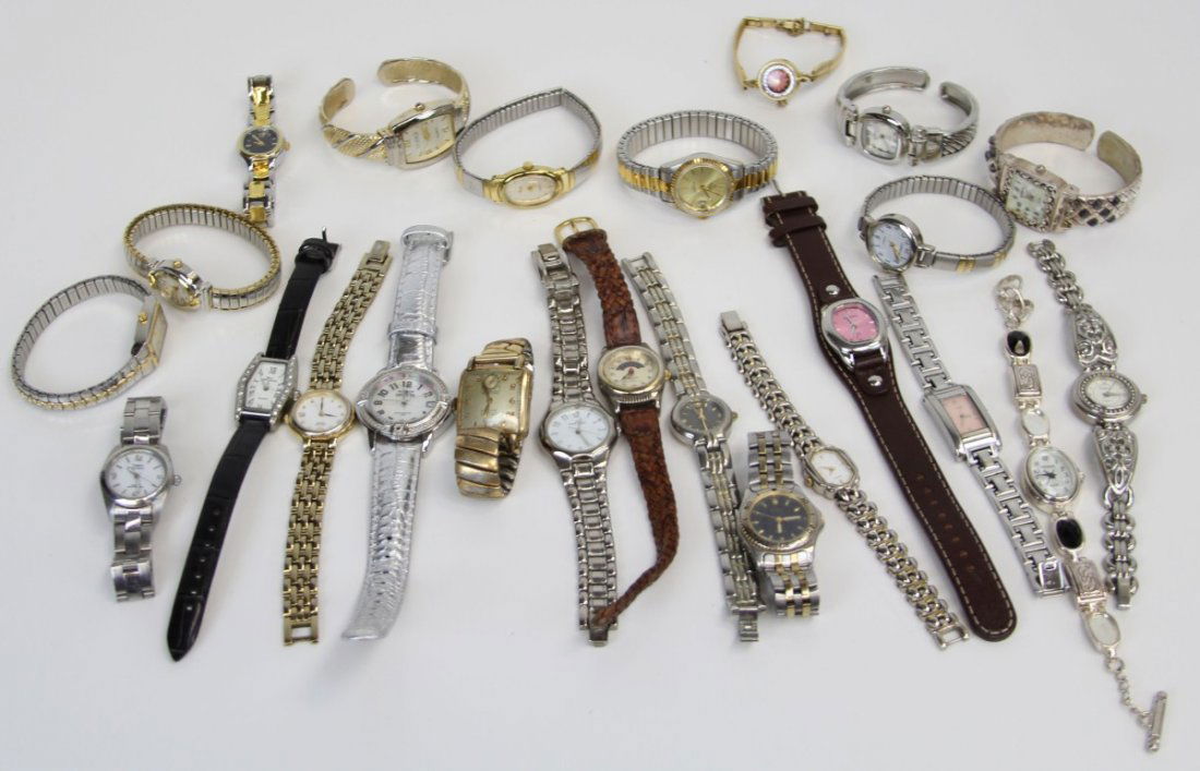 24 WOMENS WATCHES AUTOMATIC AND QUARTZ: 24 WOMENS WATCHES AUTOMATIC AND QUARTZ Lot of 24 Women's watches including, Citizen, Anne Klein, Fossil, Kny, Pulsar, Invicta, Amitron, Seiko, Gruen, Timex, and more.