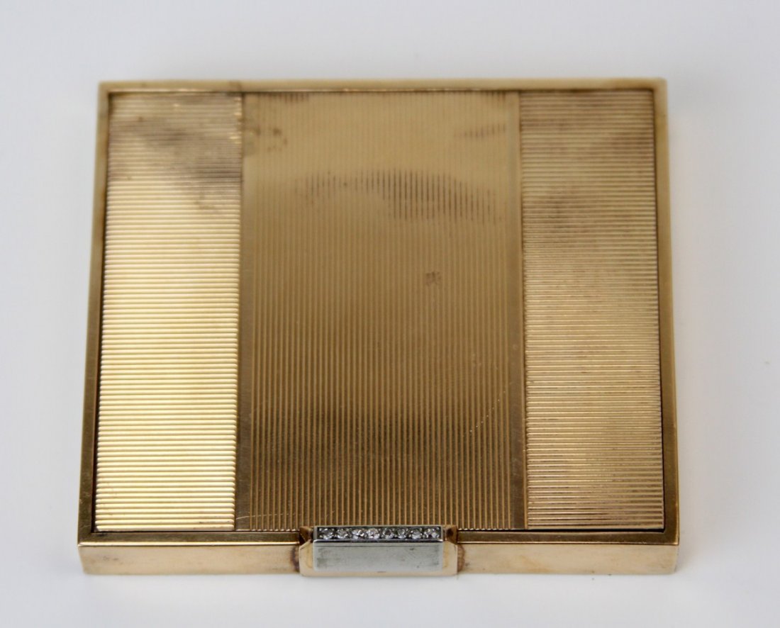 VINTAGE 10K GOLD PLATED COMPACT WITH DIAMONDS: VINTAGE 10K GOLD PLATED COMPACT WITH DIAMONDS.Vintage sterling compact with mirror, 10K gold plated, with six diamonds. Circa 1930's - 1940's. Weight: 132g Size: 2.75 x 3 x 0.4" Condition: GC