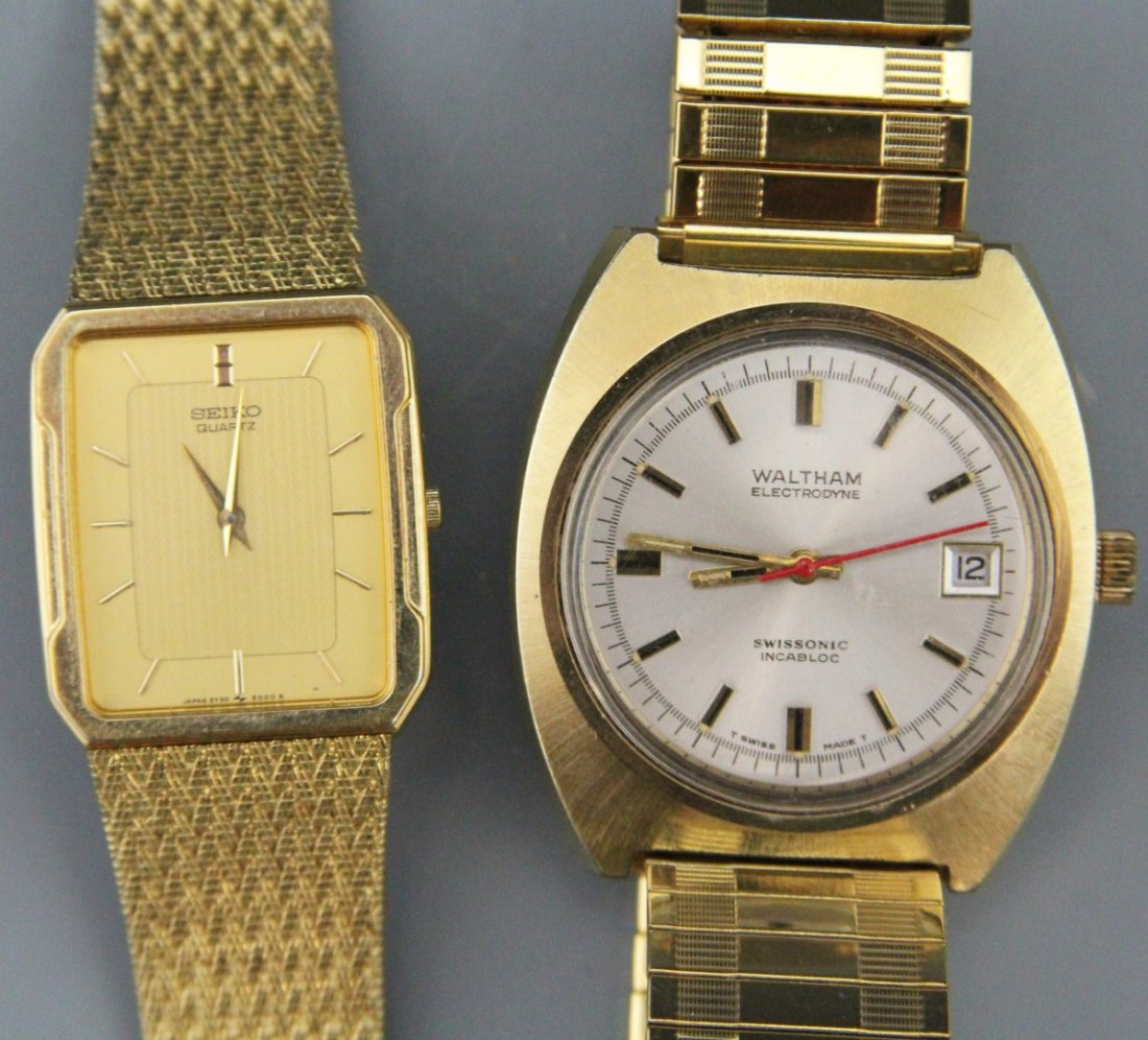(2) MEN'S AUTOMATIC WRIST WATCHES: (2) MEN'S AUTOMATIC WRIST WATCHES Lot of two men's wrist watches; Seiko Quartz, gold toned hour and minute hand with baton numerals and gold faced. Gold toned stainless steel band, base metal bezel wi