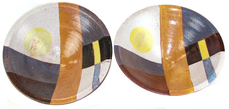 (2) LARGE ITALIAN ND DOLFI POTTERY BOWLS SIGNED: (2) LARGE ITALIAN ND DOLFI POTTERY BOWLS SIGNED Pair of large matching terra cotta ceramic bowls with modern geometric designs, made in Italy by ND Dolfi, hand inscribed "for Neiman Marcus" on undersi