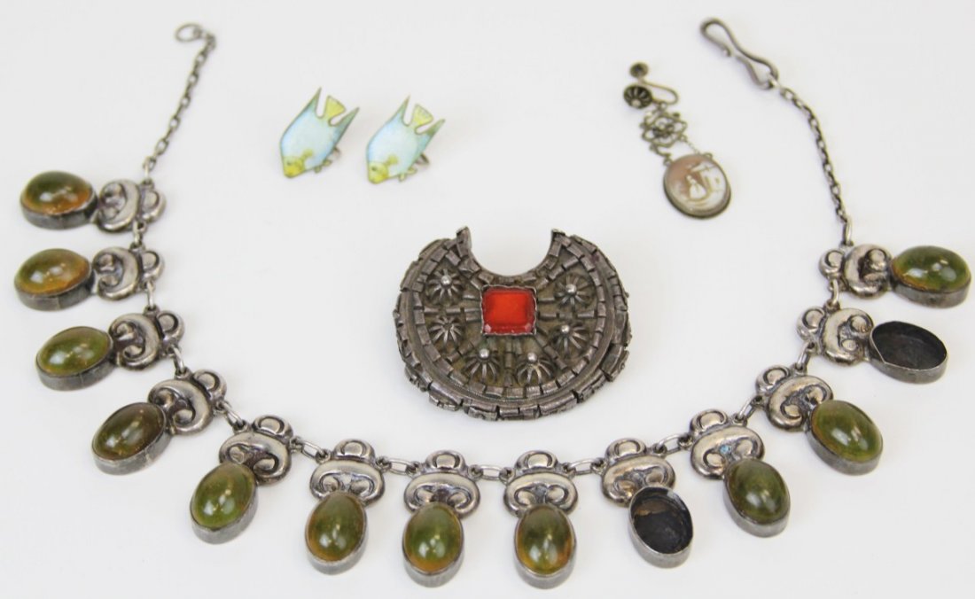 MIXED LOT OF STERLING SILVER JEWELRY: MIXED LOT OF STERLING SILVER JEWELRY Mixed lot of jewelry, sold as is. Pair of enamel screw-back earrings; Silver pin with red glass accent; sterling necklace with green stones and single vintage earr
