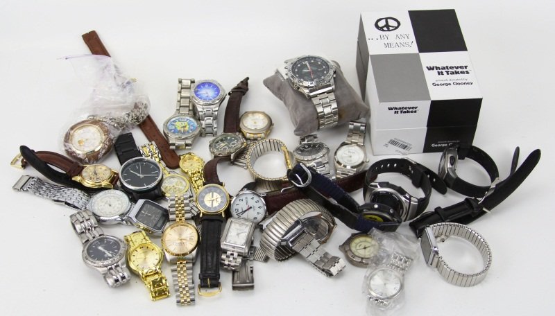 (31) MIXED MENS WATCHES: (31) MIXED MENS WATCHES Lot of miscellaneous men's watches including, Kenneth Cole, Timex, Fossil, and more. Condition: Good, used.
