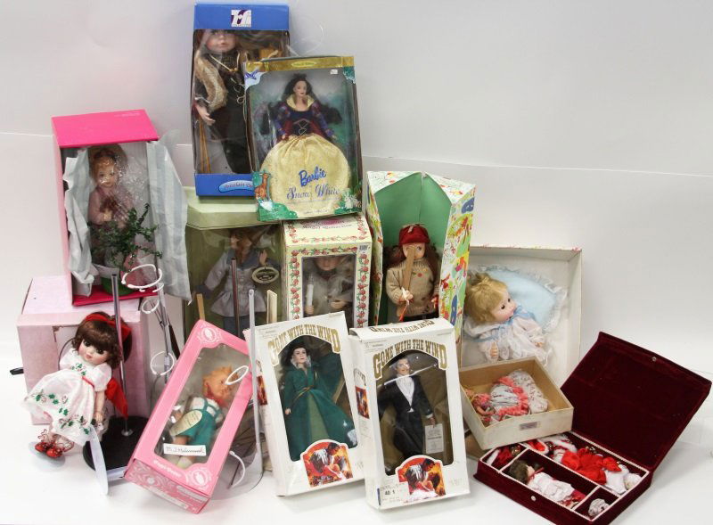 (15) COLLECTOR'S DOLLS & STANDS: (15) COLLECTOR'S DOLLS & STANDS (15) Collector's Dolls, included are dolls by Angel Memories Limited, Collectible Memories,The Doll Maker, Lenci and other doll manufacturers. Also included is a large