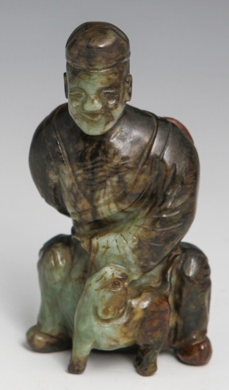 CARVED CHINESE JADE FIGURE HAN XIANG ZI: CARVED CHINESE JADE FIGURE HAN XIANG ZI Carved jade figure of Chinese immortal, Han Xiang Zi, with foo dog. Man is seated with fan behind his back. Weight: 393g Size: 5"