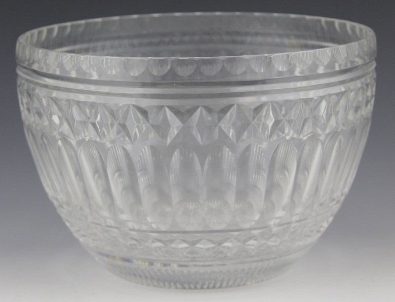 LARGE ROYAL DOULTON CRYSTAL BOWL: LARGE ROYAL DOULTON CRYSTAL BOWL A large Royal Doulton crystal bowl, beautifully crafted and stamped on base. Size: 6 x 8.75"