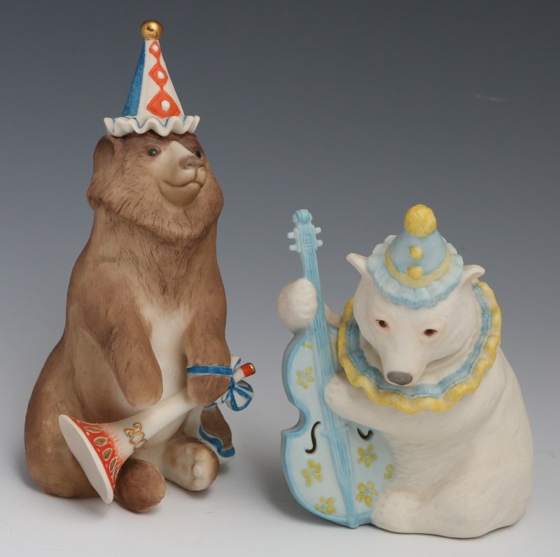 (2) CYBIS PORCELAIN CIRCUS BEARS: (2) CYBIS PORCELAIN CIRCUS BEARS (2) Cybis porcelain bears. Barnaby Bicentennial Circus Bear and Bobo the Musical Bear. Both stamped on base. Size: 6.5, 4.75"