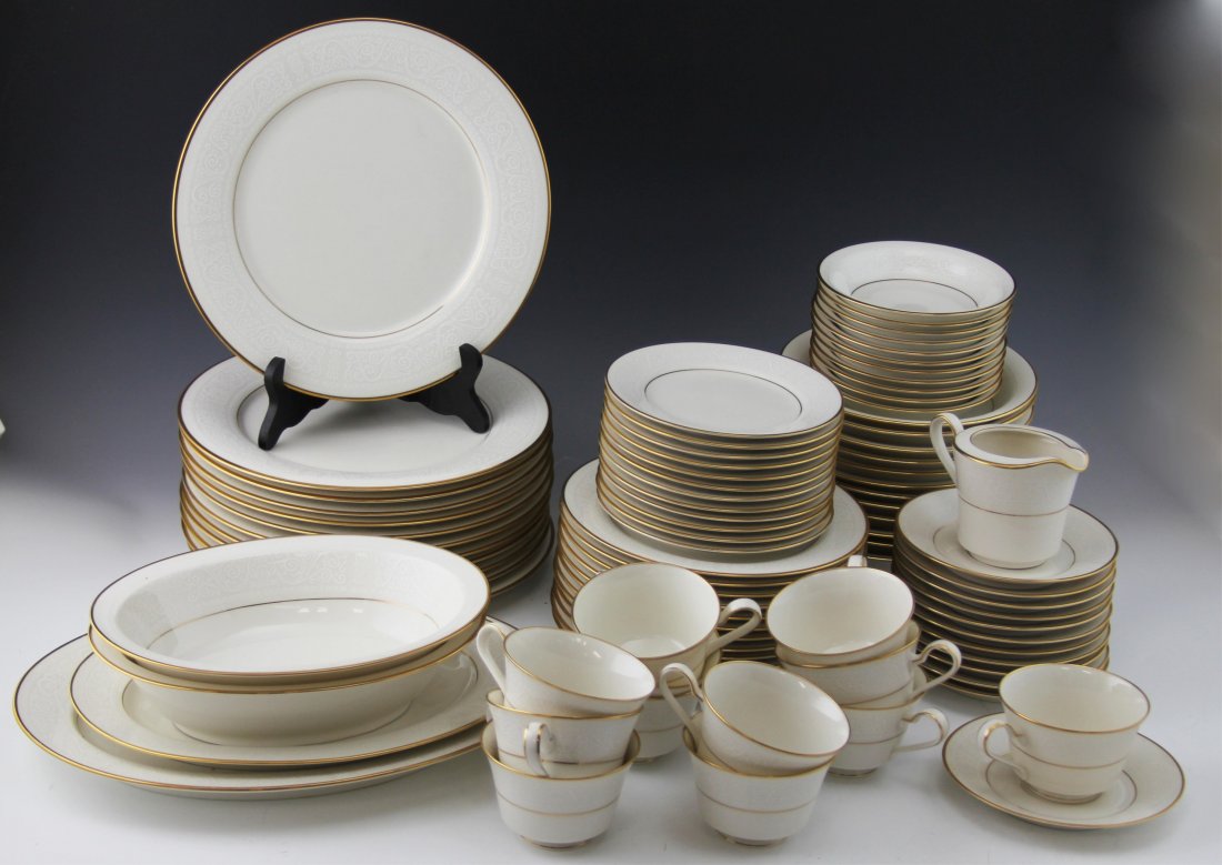 (88) PIECES OF NORITAKE TULANE CHINA: (88) PIECES OF NORITAKE TULANE CHINA Eighty-eight pieces of Noritake Tulane china. Includes: twelve of each plate (four different sizes), twelve regular bowls, eleven small bowls, twelve tea cups, one