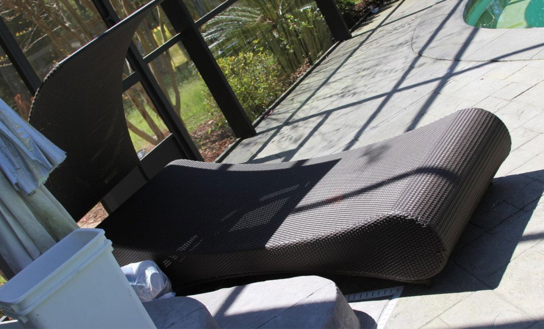 CONTEMPORARY OUTDOOR RAUSCH CHAISE: CONTEMPORARY OUTDOOR RAUSCH CHAISE Contemporary outdoor chaise by Rausch Classics. Includes two pieces, the chaise and a shade attachment. Height including shade is 53". Size: 86 x 31 x 20"