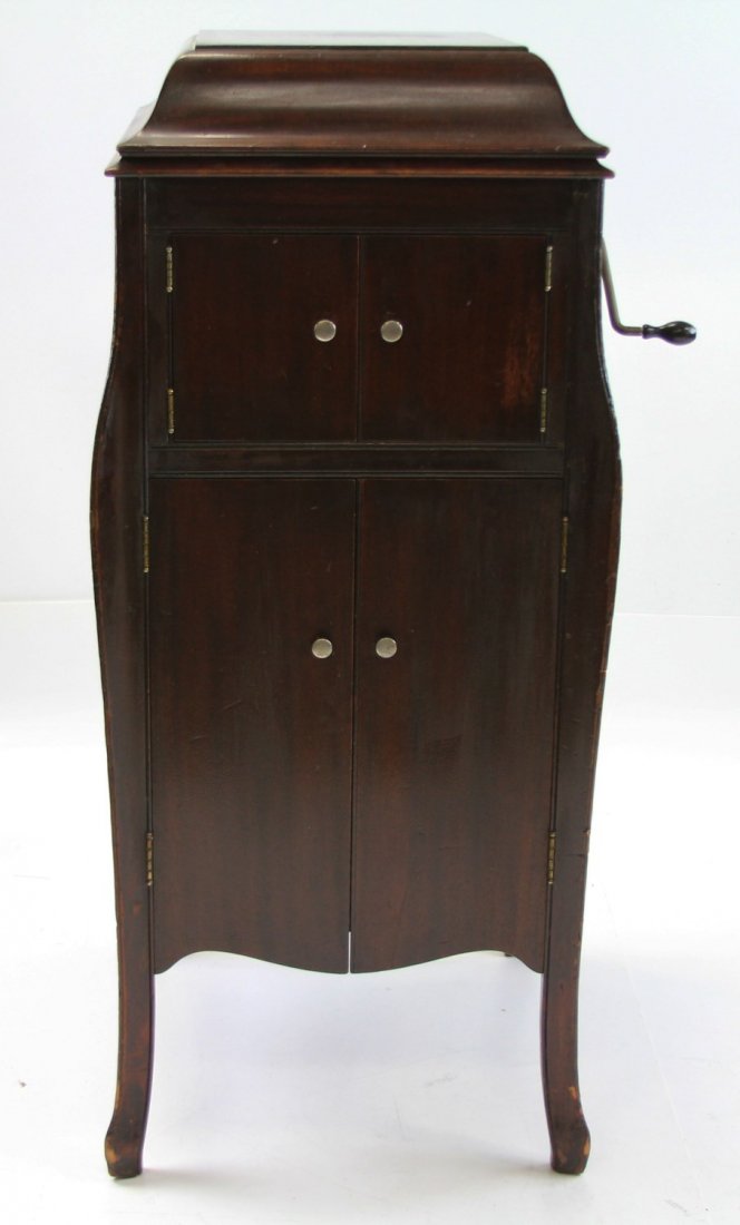 ANTIQUE VICTOR TALKING MACHINE VICTROLA CABINET: Antique mahogany Victrola cabinet, by Victor Talking Machine. Includes 20+ unsearched classical vinyl records and a disc cleaner.Size: 21 x 42 x 20" closed with handle