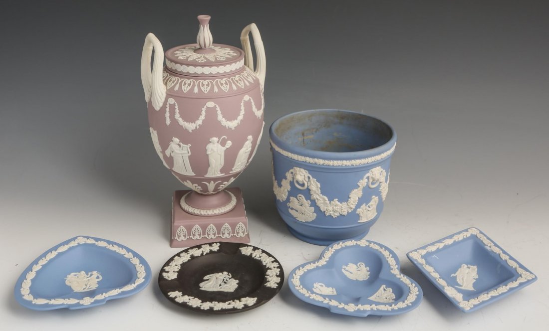 (6) PIECES WEDGEWOOD POTTERY ITEMS: (6) PIECES WEDGEWOOD POTTERY ITEMS Lot of six Wedgwood pieces; includes three blue and white card suit shaped dishes (club, heart, and diamond), ~4.5 x 5", a blue and white planter vase,5 x 4.25", a b