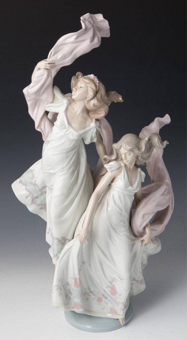 LLADRO ALLEGORY OF LIBERTY PORCELAIN FIGURE: LLADRO ALLEGORY OF LIBERTY PORCELAIN FIGURE 01005819 "Allegory of Liberty." Issue Year: 1991 Sculptor: José Puche. Size: 20 x 11¾ "