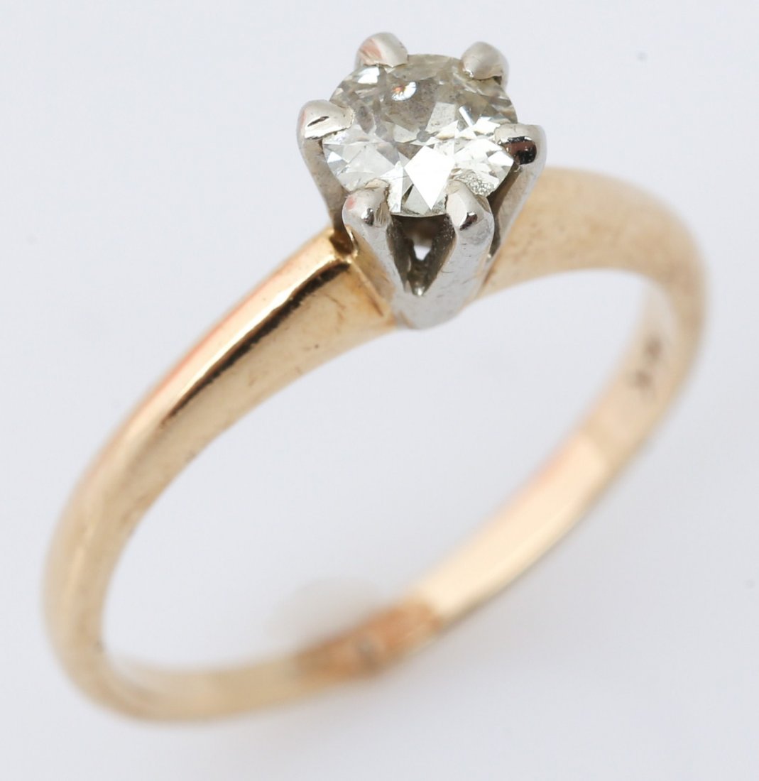 LADIES ESTATE DIAMOND ENGAGEMENT RING 0.2 CTW: LADIES ESTATE DIAMOND ENGAGEMENT RING 0.2 CTW Ladies diamond solitaire with prong set round diamond approximately 0.2 cts. Weight: 2.2g Size: 5.5