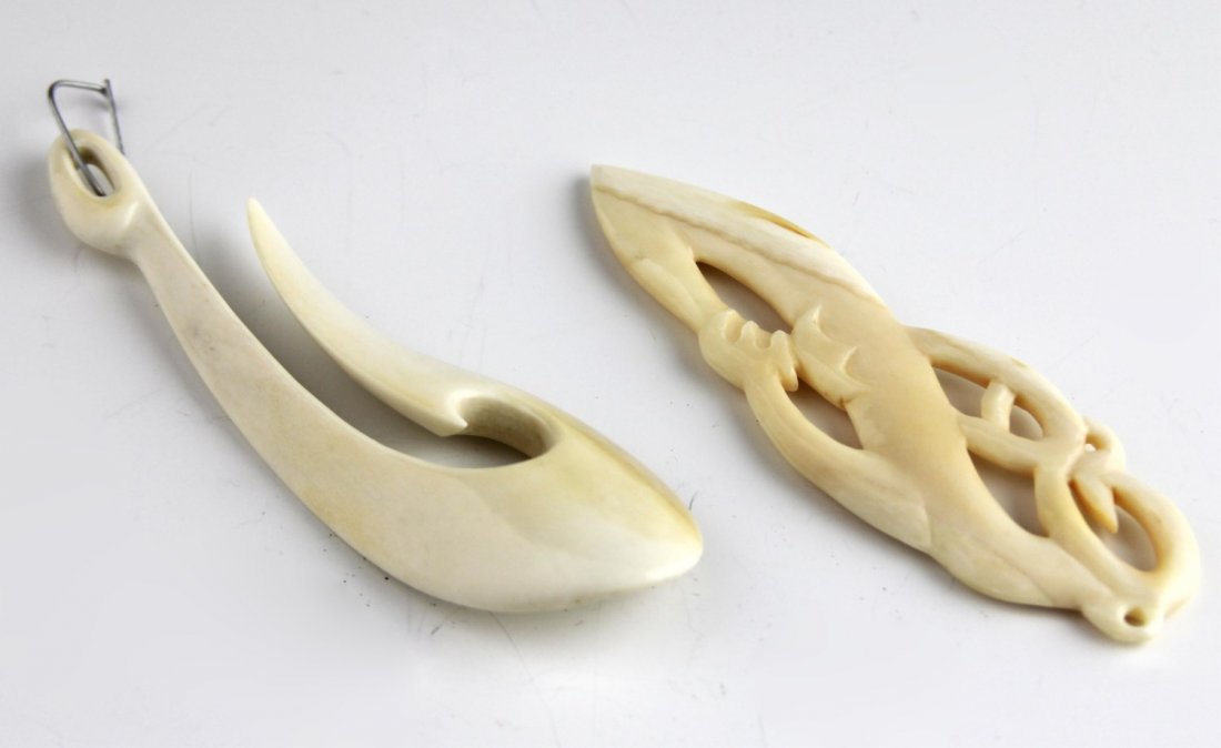 TWO CARVED BONE INUIT PENDANTS: TWO CARVED BONE INUIT PENDANTS Two carved bone Inuit pendants, abstract nautical motifs. Weight: 44.4 g Size: 4", 4.5"