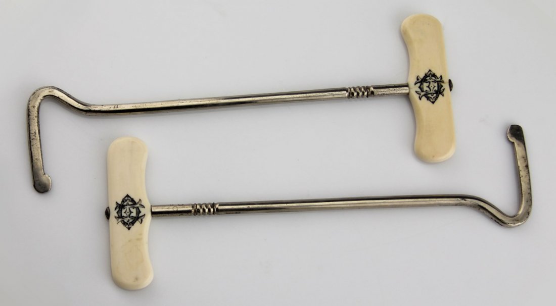 (2) EARLY 20TH C IVORY HANDLED BOOT HOOKS: (2) EARLY 20TH C IVORY HANDLED BOOT HOOKS Lot of two ivory handled boot hooks, early 20th, monogrammed "H". Weight: 168.3g total Size: 9"