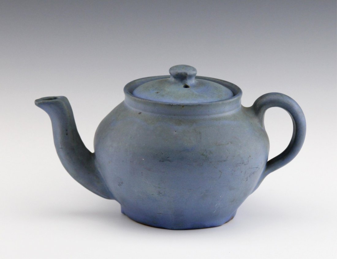 WACO KENTUCKY POTTERY EARTHENWARE TEAPOT: WACO KENTUCKY POTTERY EARTHENWARE TEAPOT Pottery teapot with blue glaze, bottom is stamped "Hand Made Waco, Kentucky Pottery". Size: 6 x 6 x 9"