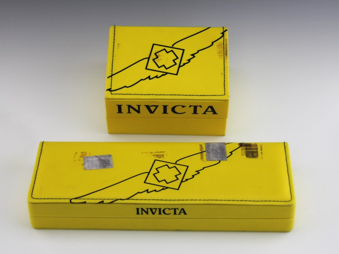 (2) MEN'S INVICTA CHRONOGRAPH WATCHES W BOXES: (2) MEN'S INVICTA CHRONOGRAPH WATCHES W BOXES Lot of two Men's Invicta watches. Includes (1) Invicta no. 9814 Lupah stainless steel chronograph watch with blue leather band; water-resistant up to 100M