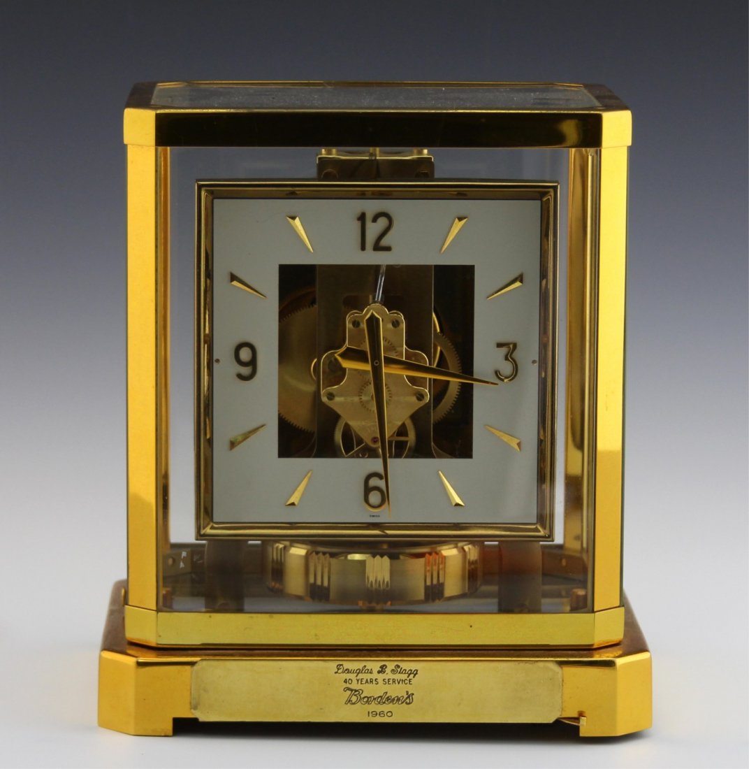 LECOULTRE ATMOS SWISS PERPETUAL MANTLE CLOCK: LECOULTRE ATMOS SWISS PERPETUAL MANTLE CLOCK LeCoultre Atmos Swiss perpetual clock, 15 jewels. Brass case with glass sides. Front engraved "Douglas B. Stagg/ 40 years of service/ Borden's/ 1960" Size: