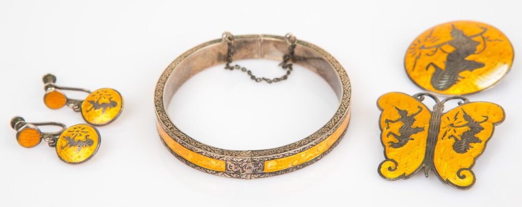 LADIES STERLING YELLOW ENAMEL SIAM JEWELRY SET: LADIES STERLING YELLOW ENAMEL SIAM JEWELRY SET Ladies Siam sterling jewelry set with yellow enamel details, includes: cuff bracelet with safety chain, screw-back earrings, a butterfly brooch/pendant,