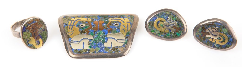 LADIES STERLING MAYAN MOTIF JEWELRY: LADIES STERLING MAYAN MOTIF JEWELRY Ladies sterling Mayan motif jewelry, includes: brooch/pendant, screw-back earrings, and a ring. All coordinate as a set. Weight: 28.2g