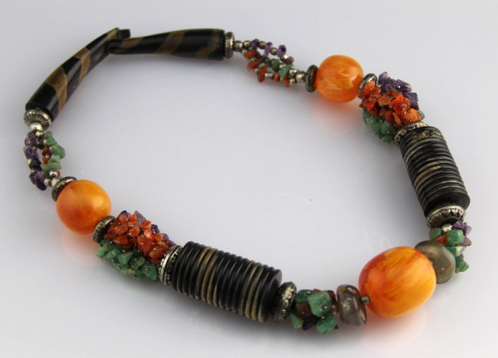 LADIES LARGE AGATE COSTUME NECKLACE (1 of 3)