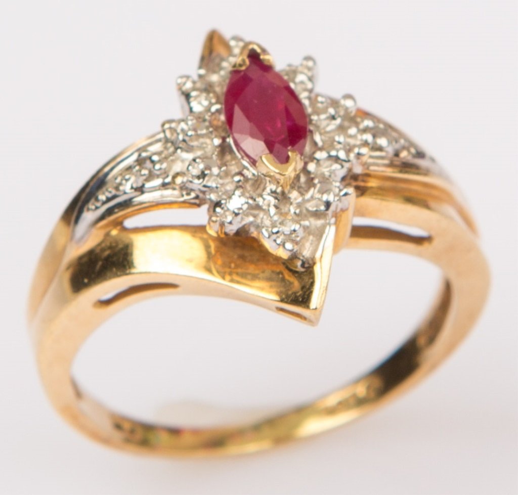 LADIES 10K YELLOW GOLD RUBY FASHION RING (1 of 3)