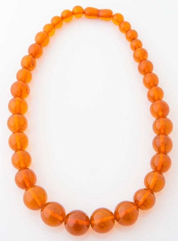 ANTIQUE CHINESE BEADED AMBER NECKLACE (1 of 2)