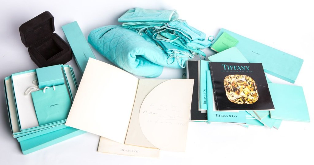 TIFFANY & CO PACKAGING & PERETTI SIGNED PHOTO COLL (1 of 4)