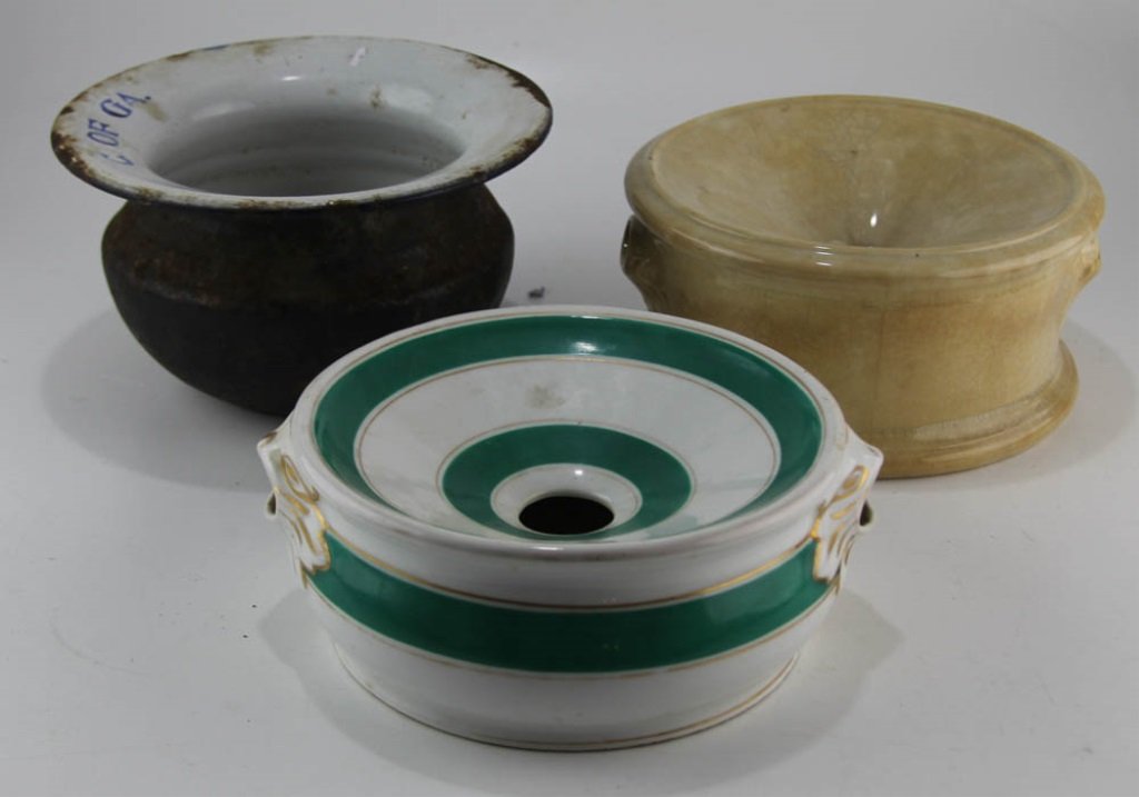 (3) VINTAGE SPITTOONS: (3) VINTAGE SPITTOONS Three vintage spittoons, one metal, one porcelain, and one earthenware. Size: 7.5-8" in diameter
