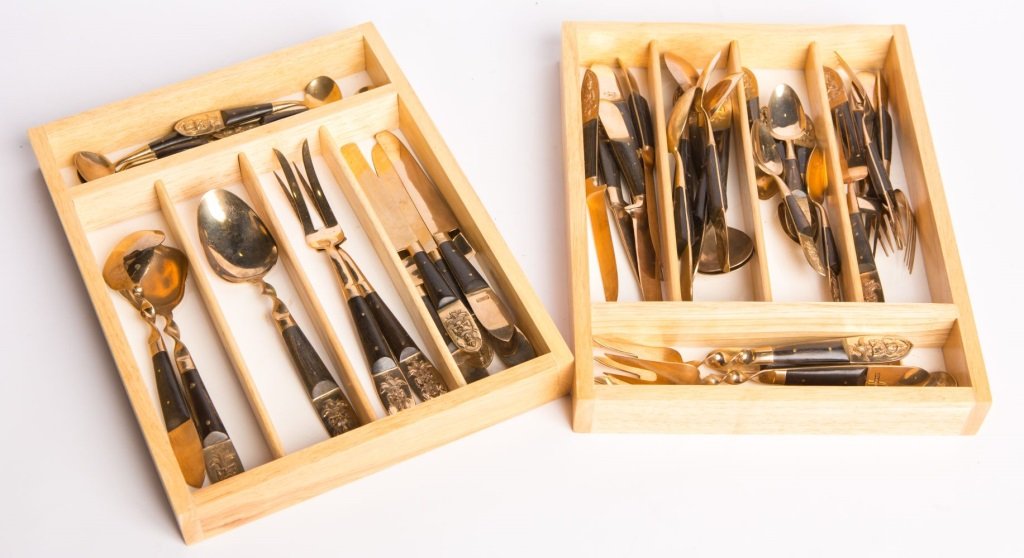 THAI TABLEWARE SET FROM JAMES CAGNEY ESTATE (1 of 5)