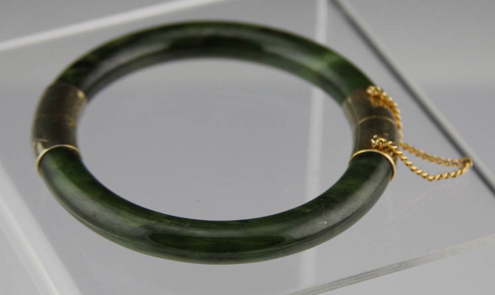 LADIES 14K & SPINACH JADE BANGLE (1 of 4)