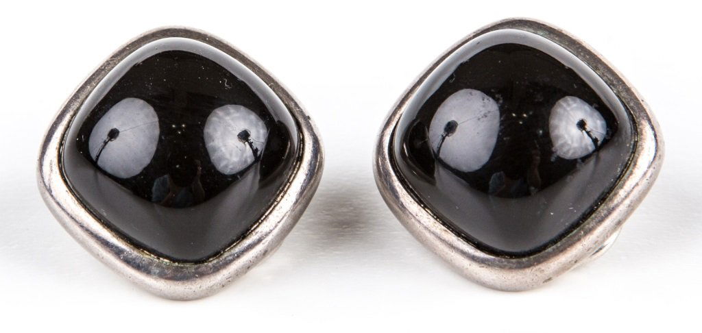 TIFFANY & CO. BLACK ONYX CLIP ON EARRINGS (1 of 4)
