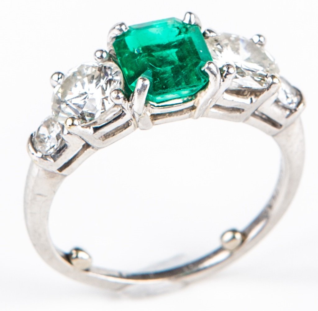 LADIES PLATINUM EMERALD & DIAMOND RING (1 of 3)