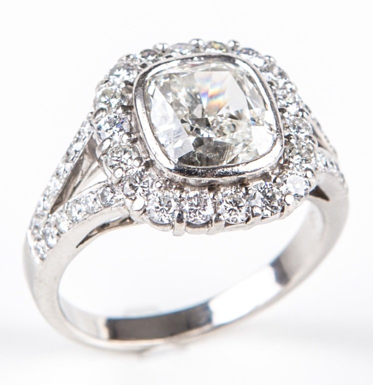 LADIES PLATINUM 2CT CUSHION CUT DIAMOND RING (1 of 6)