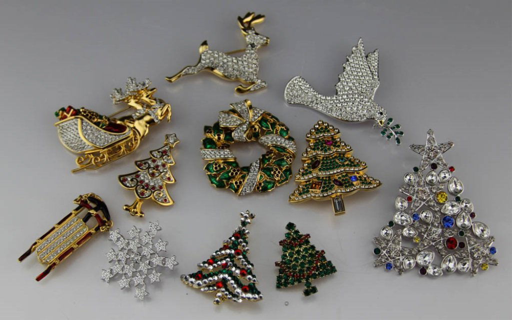 (11) SWAROVSKI CHRISTMAS THEME BROOCH PINS (1 of 5)