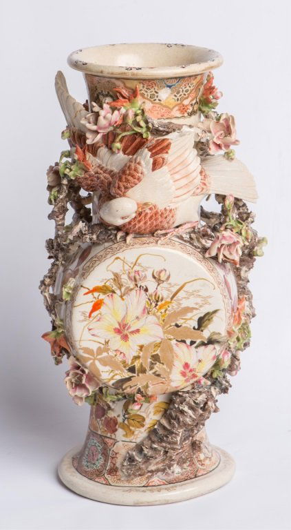 DECORATIVE FIGURAL JAPANESE VASE (1 of 5)