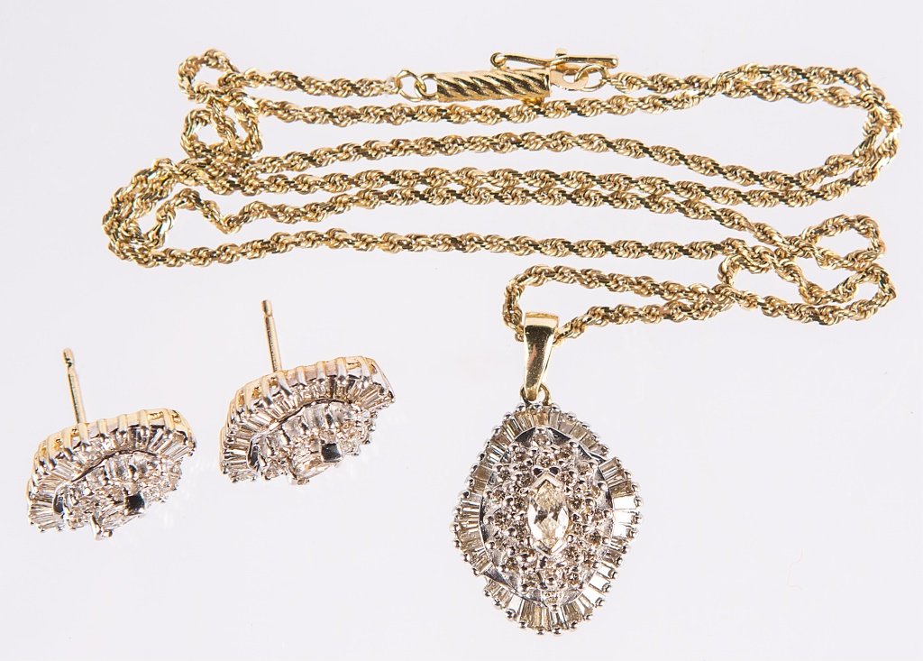 LADIES 14K YELLOW GOLD DIAMOND CLUSTER SET (1 of 4)