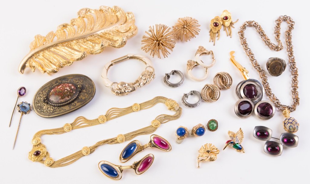 MIXED LOT OF LADIES COSTUME JEWELRY (1 of 5)