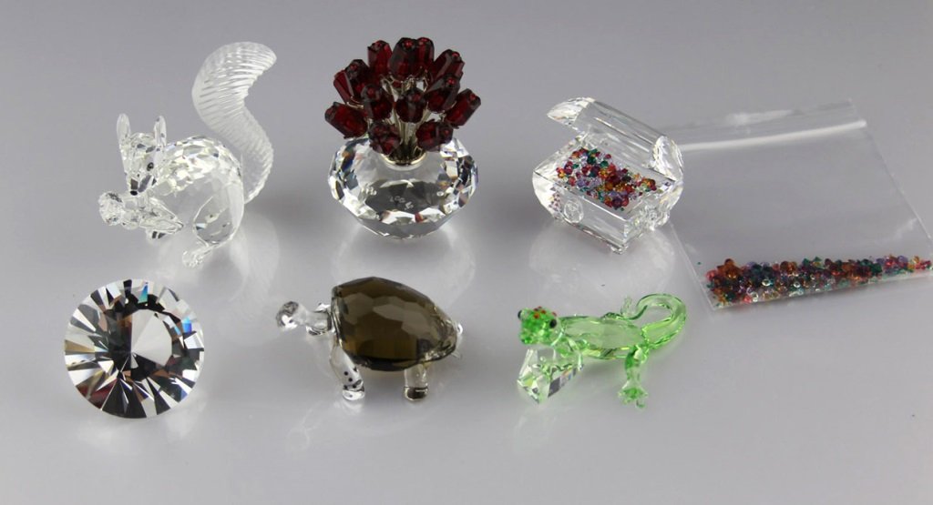 LOT OF SIX SWAROVSKI SCS MIXED SMALL FIGURINES (1 of 5)