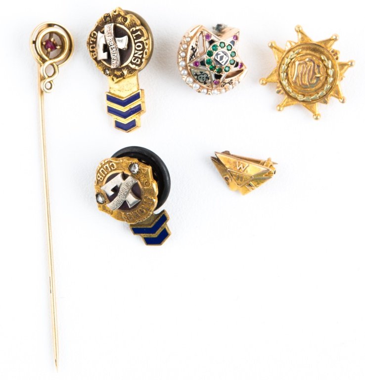 LOT OF SIX MIXED YELLOW GOLD PINS (1 of 4)