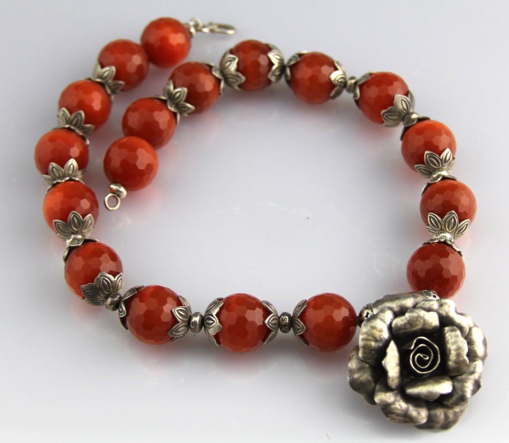 LADIES LARGE GLASS & SILVERPLATED BEAD NECKLACE (1 of 3)