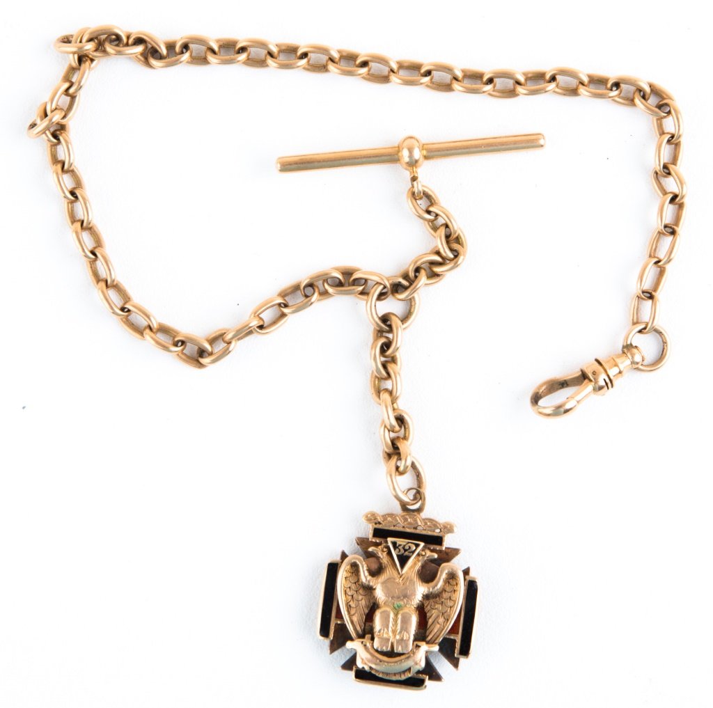 MENS 14K YELLOW GOLD WATCH FOB WITH MASONIC CHARM: MENS 14K YELLOW GOLD WATCH FOB WITH MASONIC CHARM Mens 14K yellow gold watch fob with a Masonic charm. Charm opens to reveal engraving that says "Harry F. Boryer Wash. D.C. 1913". The outside says "In