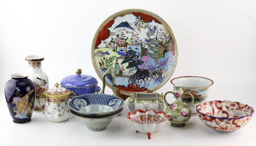ASIAN PORCELAIN LOT | CHARGER, BOWLS, VASES (1 of 5)