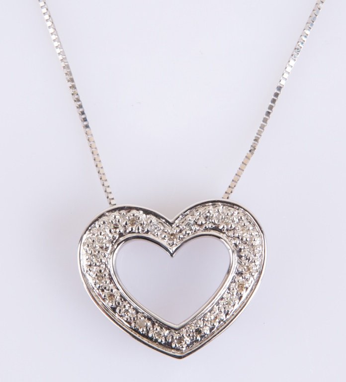 14K WHITE GOLD DIAMOND HEART PENDANT NECKLACE (1 of 4)