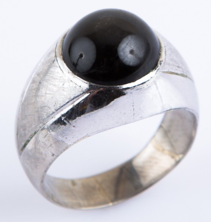 MENS 18K WHITE GOLD BLACK STAR SAPPHIRE RING (1 of 3)
